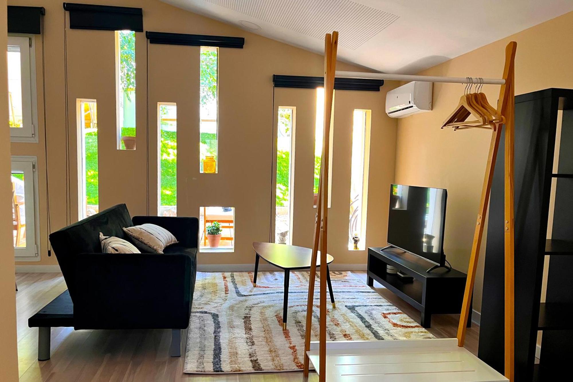 Fee4Me Cabin With Pool And Garden San Martin De La Vega Exterior photo